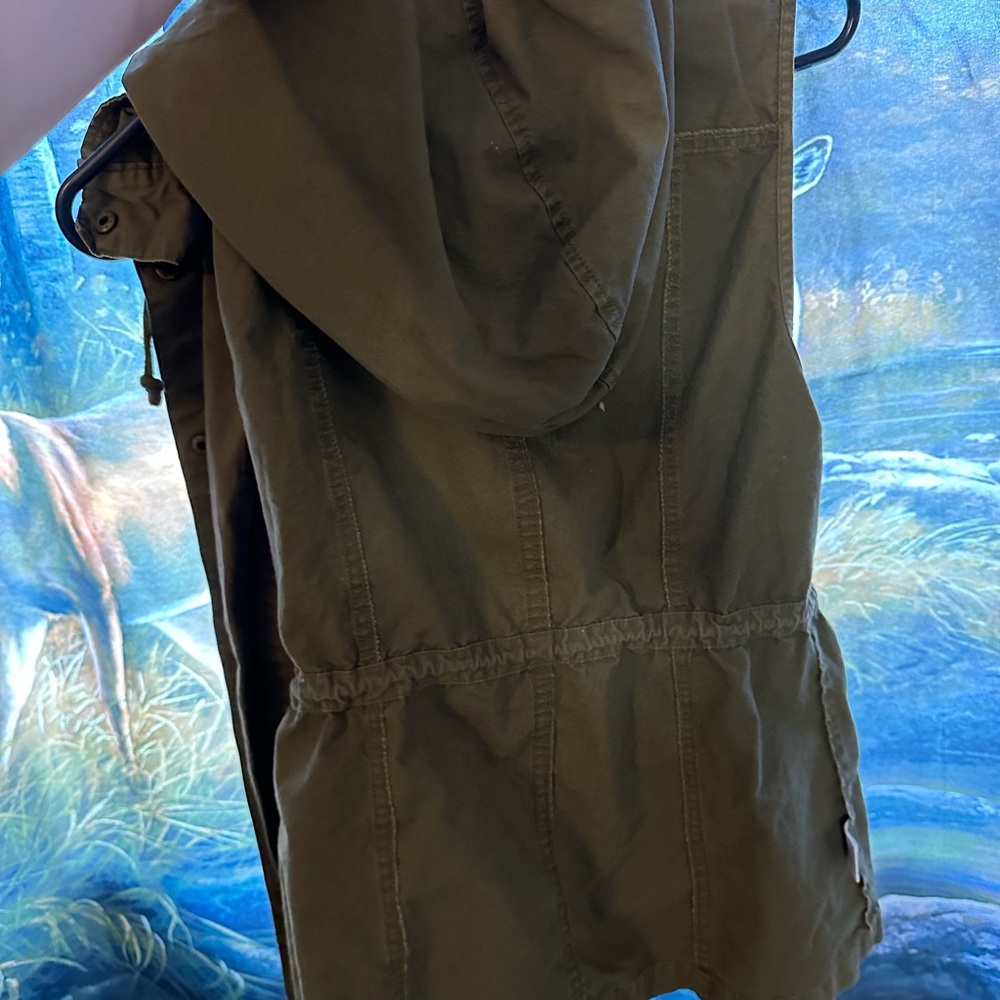 Vest - Picture 2 of 3